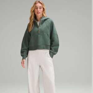 Lululemon Scuba Oversized Half Zip Hoodie *Gold Zip
Dark Forest Size M/L